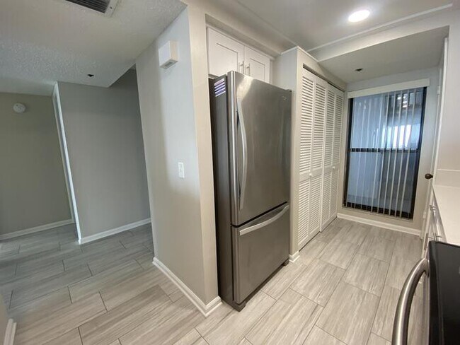 Building Photo - 275 1st St S