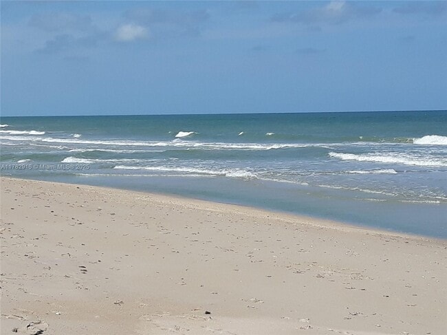 Building Photo - 3880 N Hwy A1A