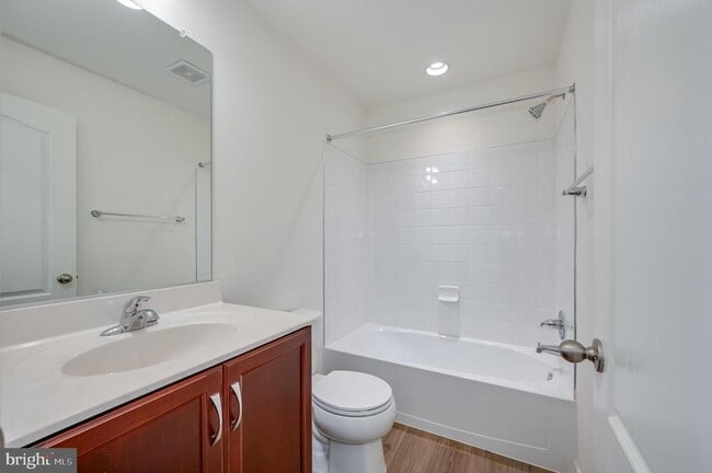 Building Photo - 192 Ludgate Mnr