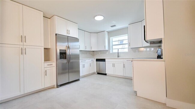 Building Photo - 5039 N Beach Rd