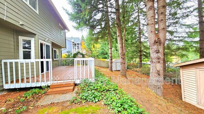 Building Photo - 12220 Ravena Pl NW