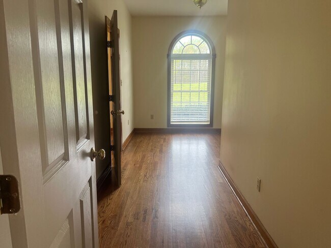 Building Photo - 1212 Ridgewood Ct
