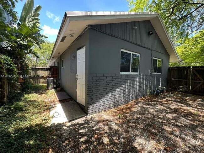 Building Photo - 647 NW 3rd Ave