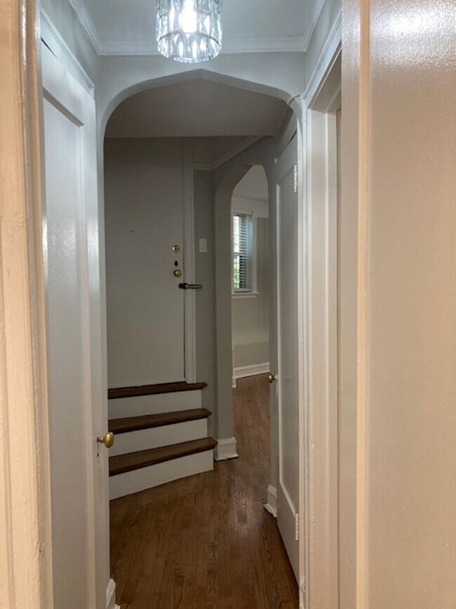 Building Photo - East Rogers Park One Bedroom