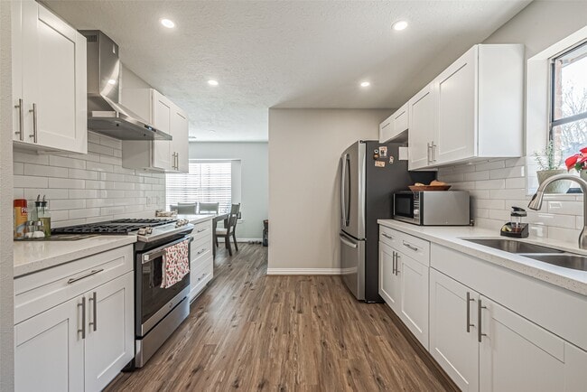 Building Photo - 15211 Camino Del Sol Dr