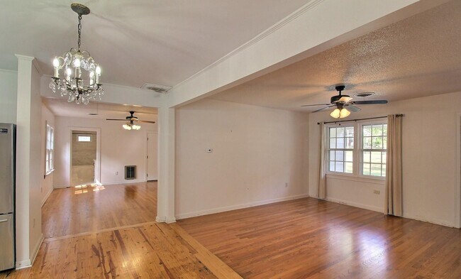 Building Photo - 487 S Center St