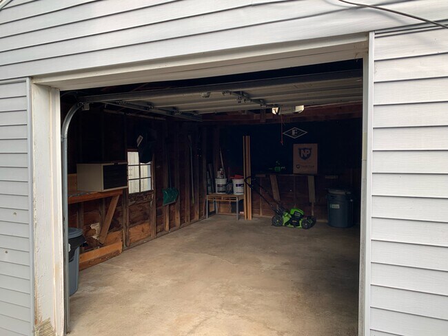 Garage - 9356 Lamont St