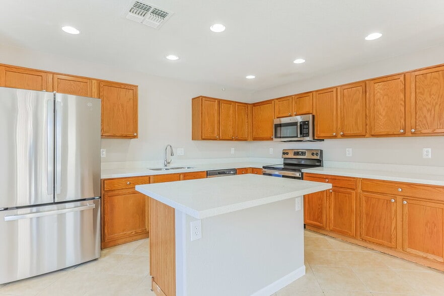 Building Photo - 2349 E Palm Beach Dr