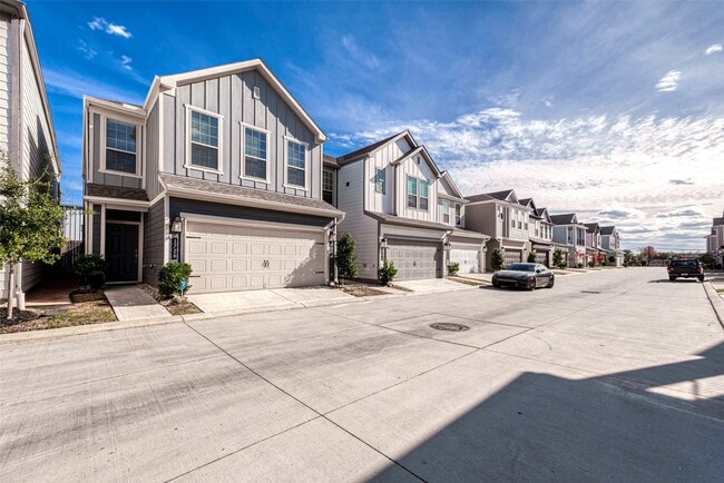 Building Photo - 1726 Summerlyn Ter Dr