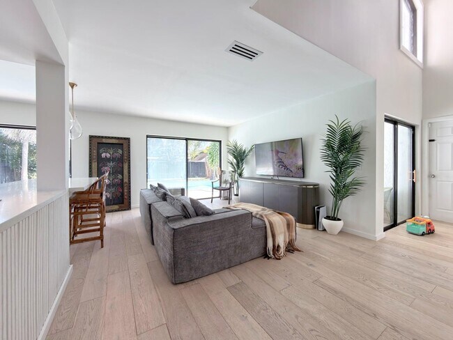 Building Photo - 760 Windtree Way