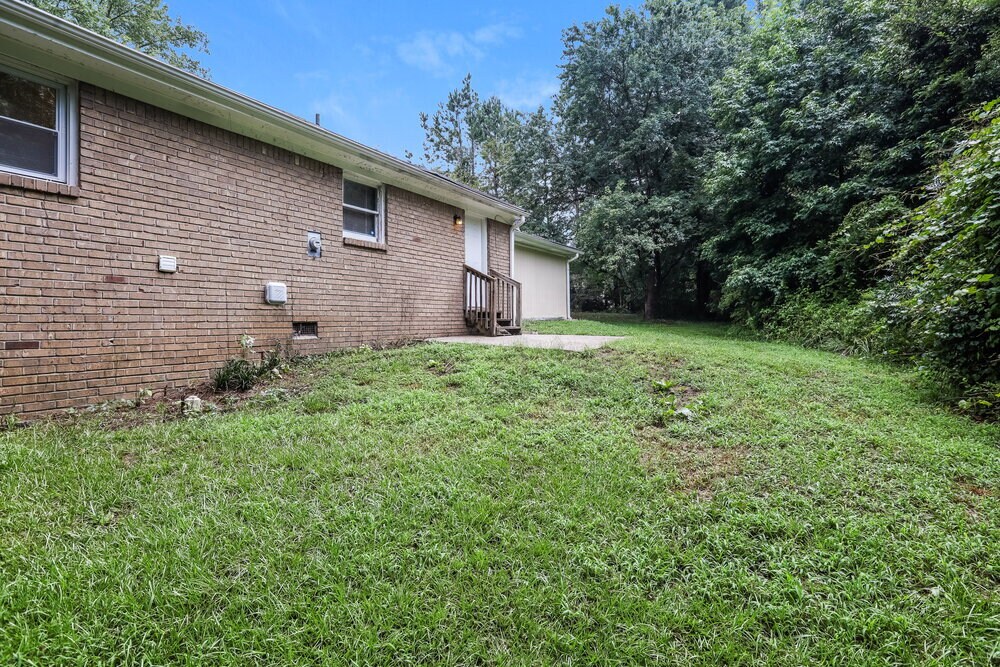Building Photo - 1338 W Stoneybrook Dr