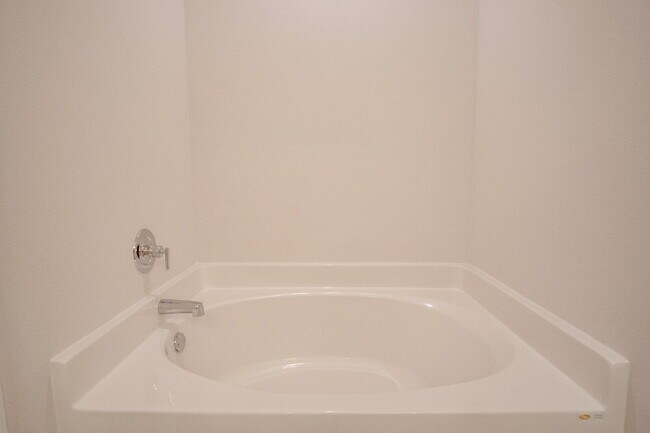 Building Photo - Fallschase 5-Bedroom Home – Pool, Playgrou...