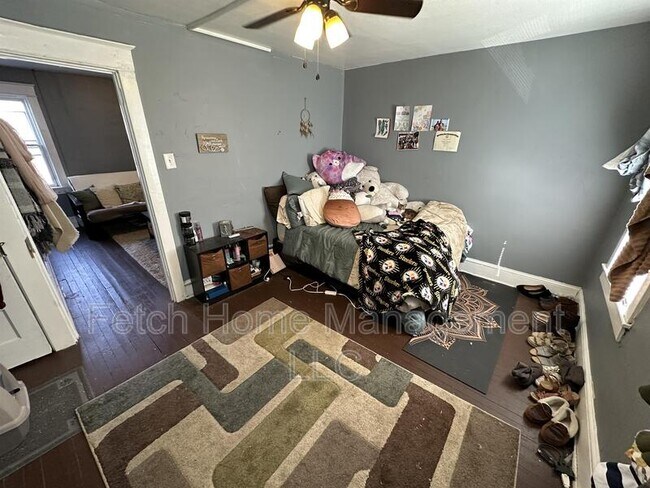 Building Photo - 625 E Madison St