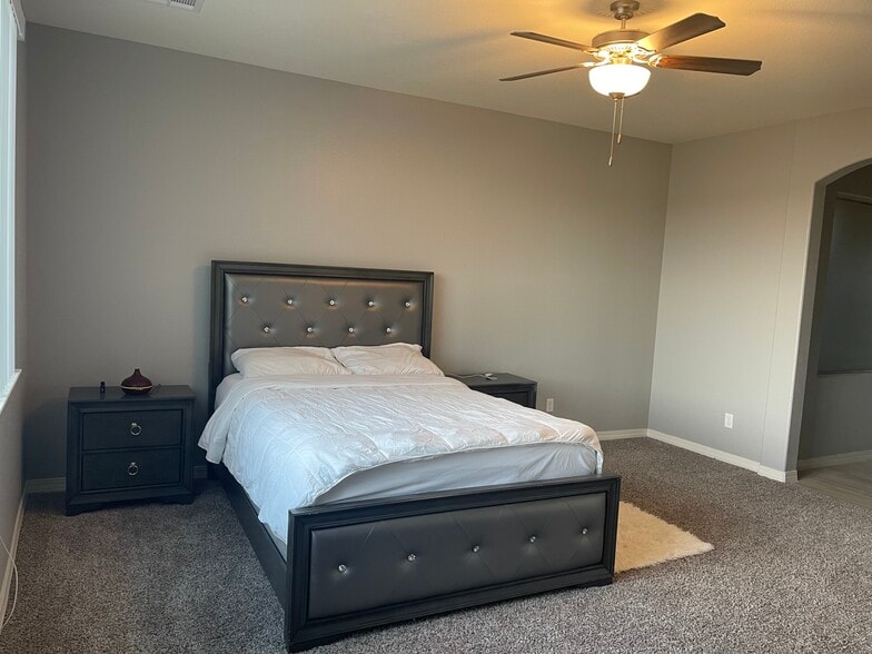 Building Photo - 4704 Marisabel Azcarate St