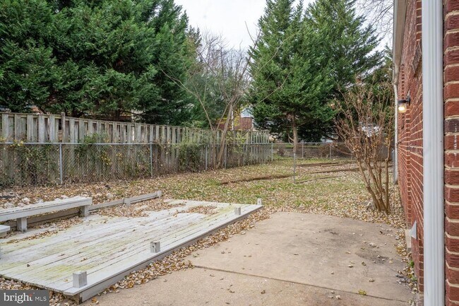 Building Photo - 3903 Fairview Dr