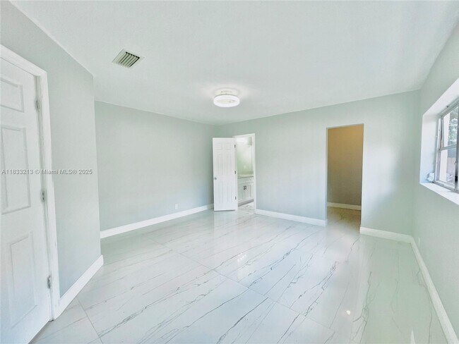 Building Photo - 4971 SW 7th Ct