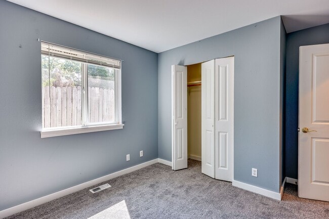 Building Photo - Poulsbo Home
