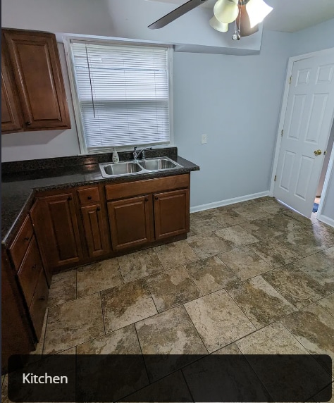 Building Photo - 3120 Ewingdale Dr