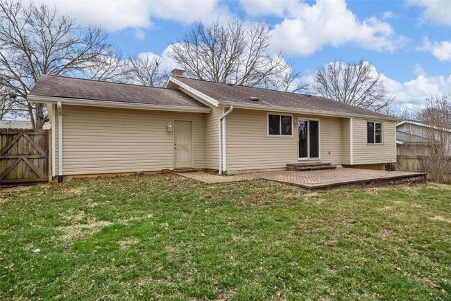 Building Photo - 215 Shadyoak Dr