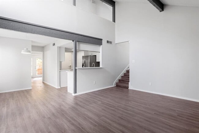 Building Photo - 6205 Shadow Valley Dr