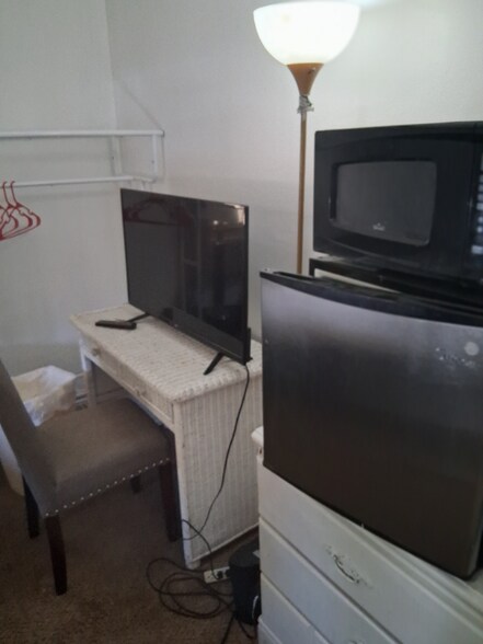 Building Photo - 5730 Jackson Ave