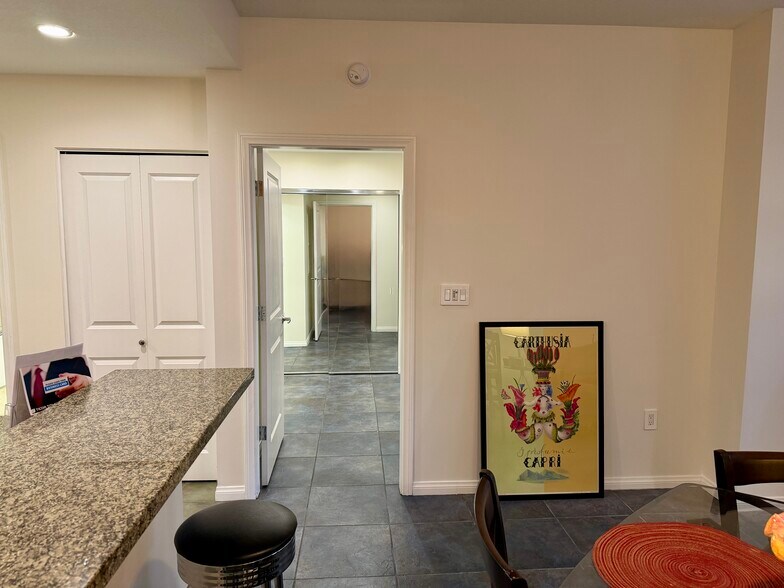 Building Photo - 850 Beech St