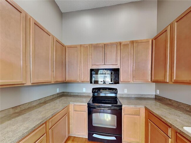 Building Photo - 5106 Farnham Dr N