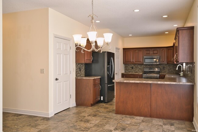 Building Photo - 625 Perolla Dr