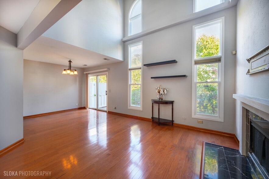 Building Photo - 2342 Hamilton Pl