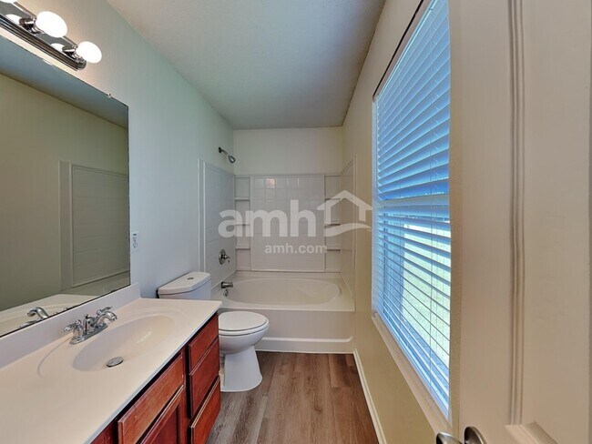 Building Photo - 815 Dove Meadows Dr