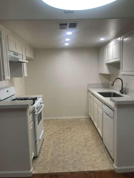 Primary Photo - 13012 Riverside Dr