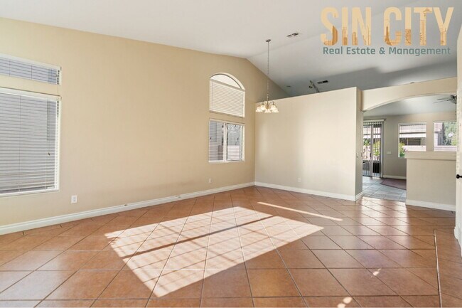Building Photo - "Discover Comfort and Style: Spacious 4-Bed, 2-Bath Home in Las Vegas – 1835 Sq Ft of Inviting Li...
