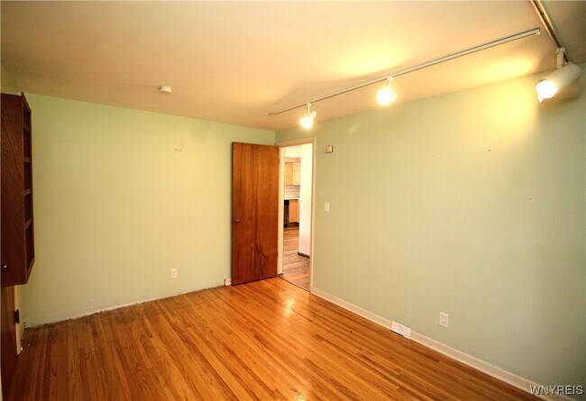 Building Photo - 8709 Nottingham Terrace