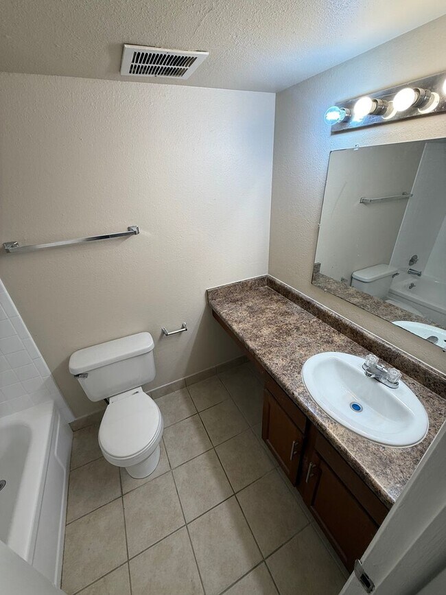Building Photo - 3 Bed 2 Bath Available in Cottonwood Villas, Westminster