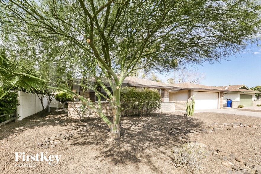 Building Photo - 3012 S Evergreen Rd