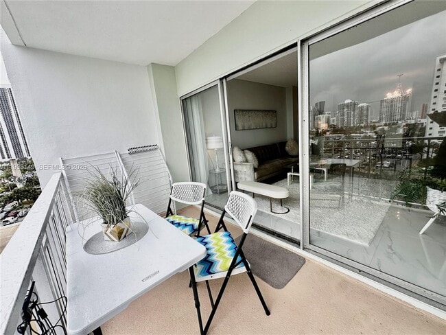 Building Photo - 500 Bayview Dr