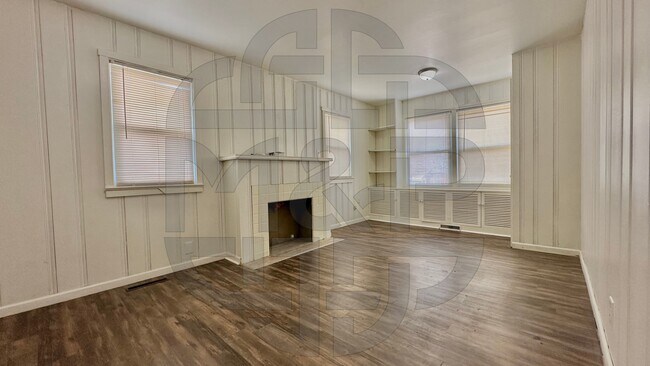 Building Photo - 3615 E Oneida St