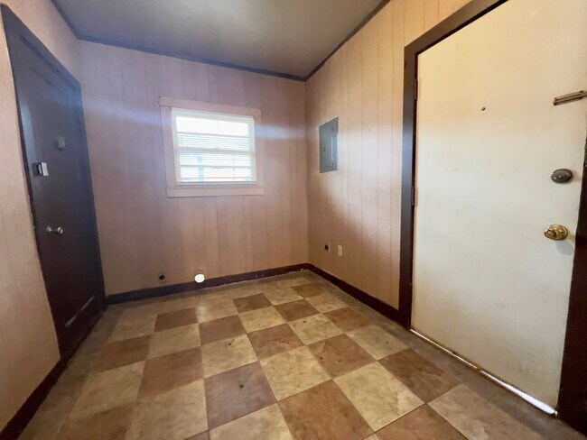 Building Photo - MOVE-IN SPECIAL: Cozy 2-Bedroom Home Near Texas Tech & the Medical District