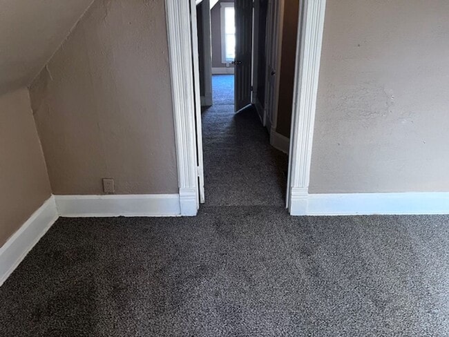 Building Photo - House for Rent 3 BR / 1 BA