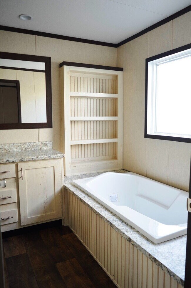Building Photo - Newer 3 Bedroom, 2 Bath!