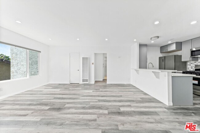 Building Photo - 646 Tularosa Dr
