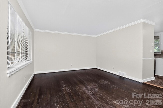 Building Photo - 2642 Arnold Dr