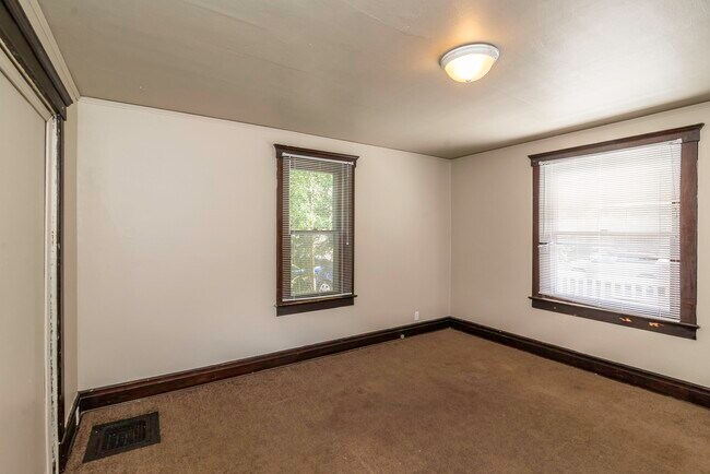 Building Photo - 831 Brookwood Pl