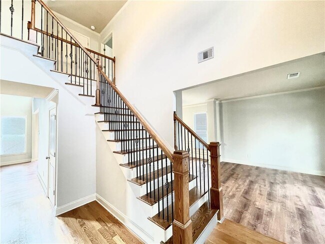 Building Photo - 2620 Village Chase Dr NW