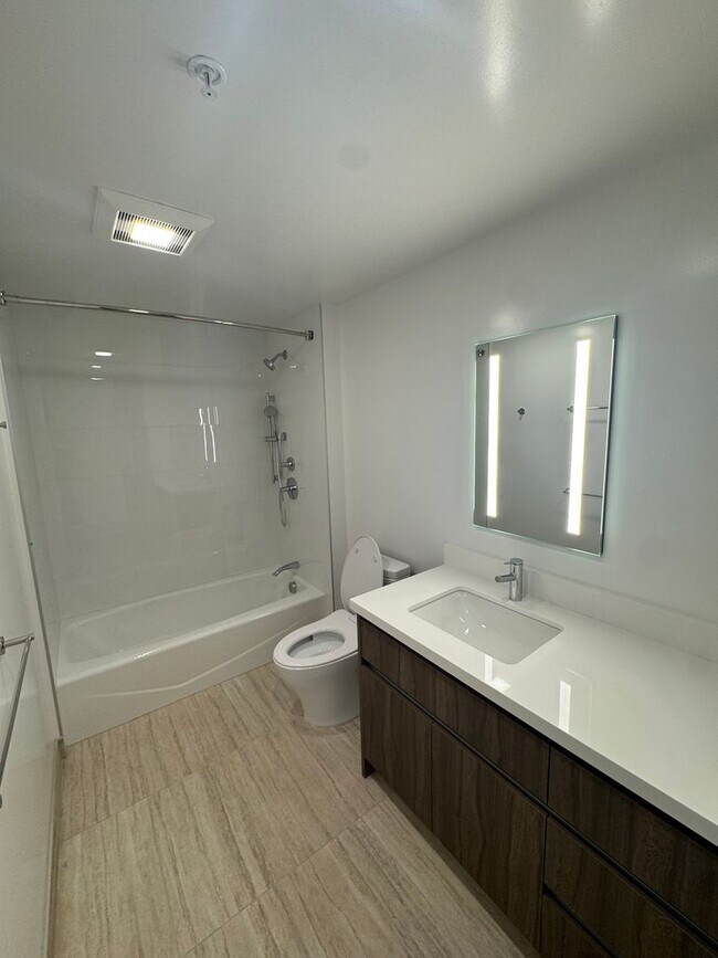 Building Photo - Ready to Move in Brand New Condo! First Time Renting! 0 Bed/1 Bath/1 Parking at The Park on Ke‘ea...