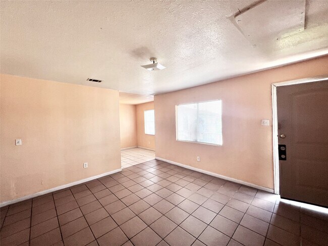 Building Photo - 6802 Sayers St