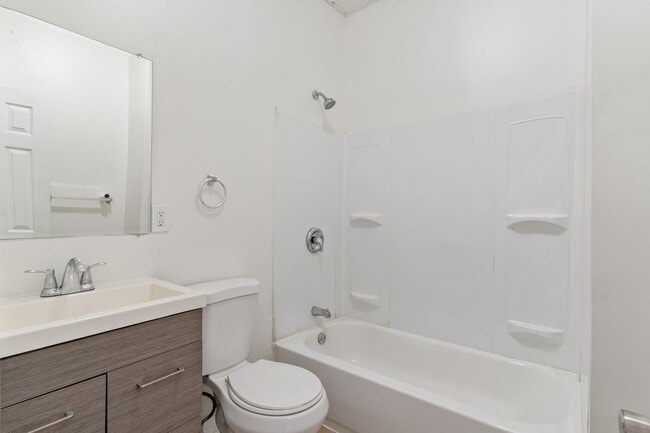 Building Photo - Charming 3 beds 1 bath Apartment in Cleveland!