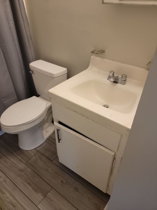 Building Photo - Near Prisma Health 2 bed 1.5 bath Townhome