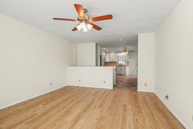 Building Photo - Yvonna