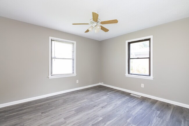 Building Photo - 7215 Earl Dr